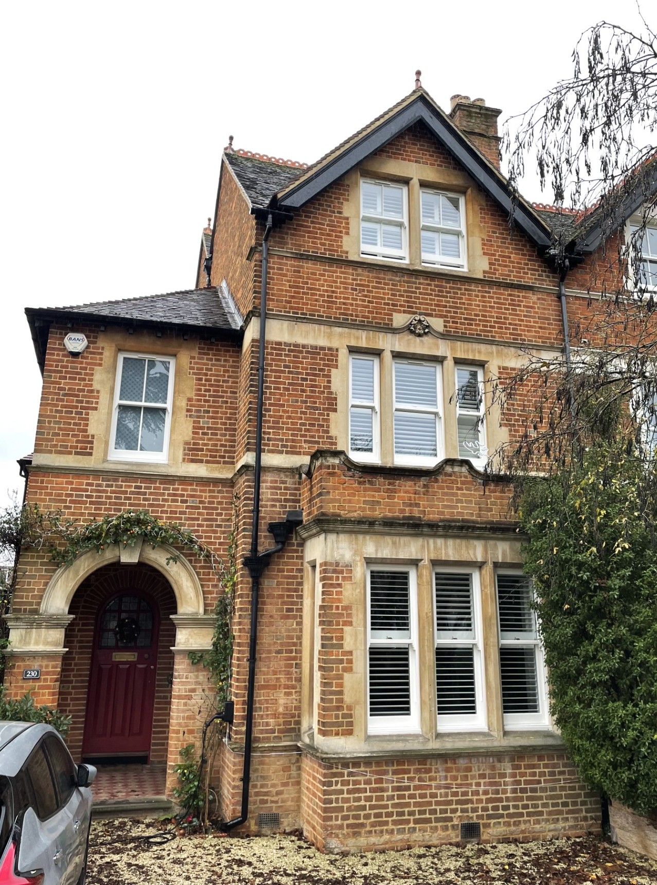 https://res.cloudinary.com/boxcleversashwindows/image/upload/v1765981728/website/images/latest-work/2025-12-Period-property-sash-windows-oxford/1_Oxford.jpg