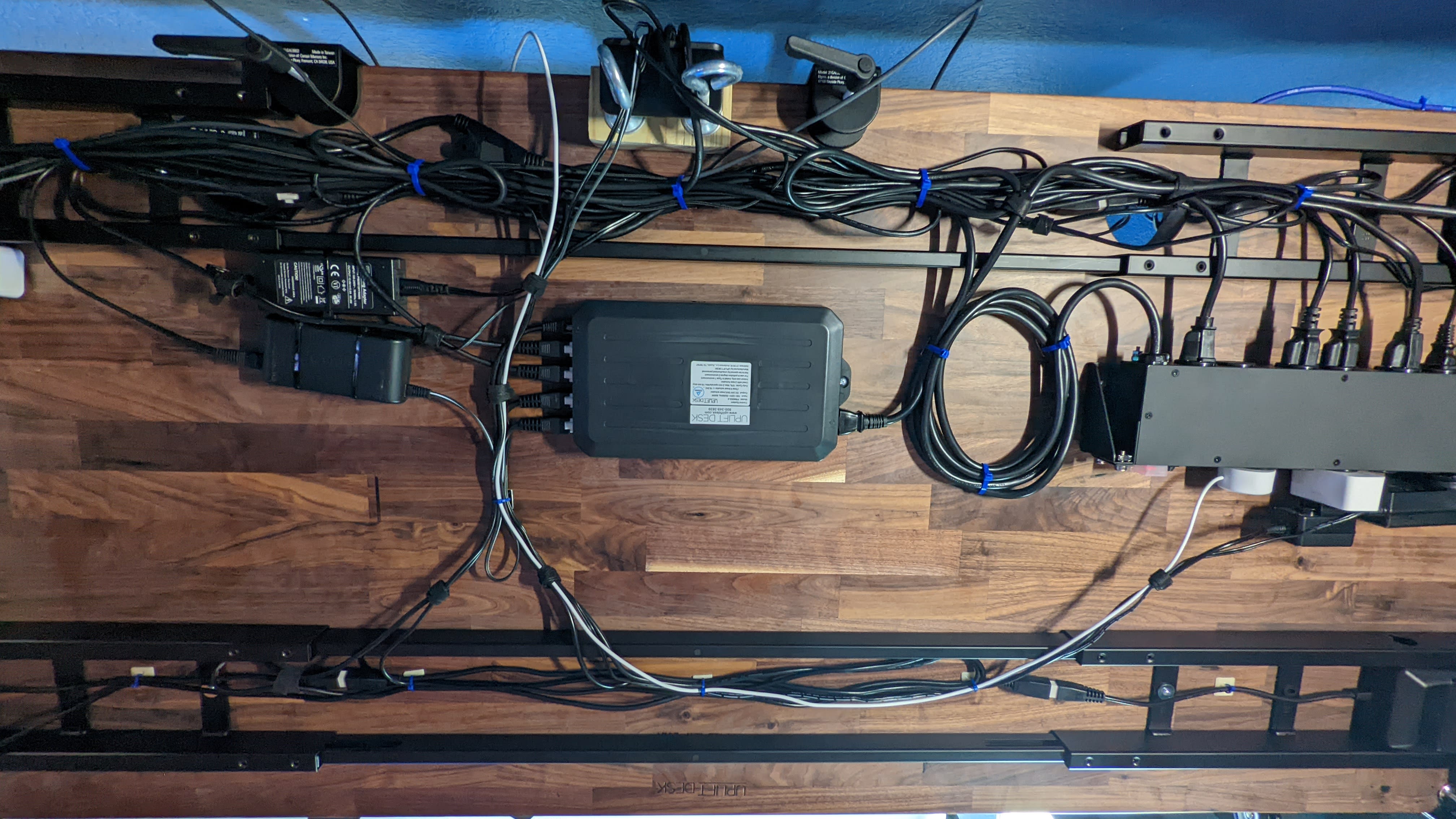 🔌 standing desk cable management