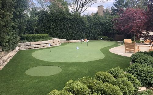 Residential putting green