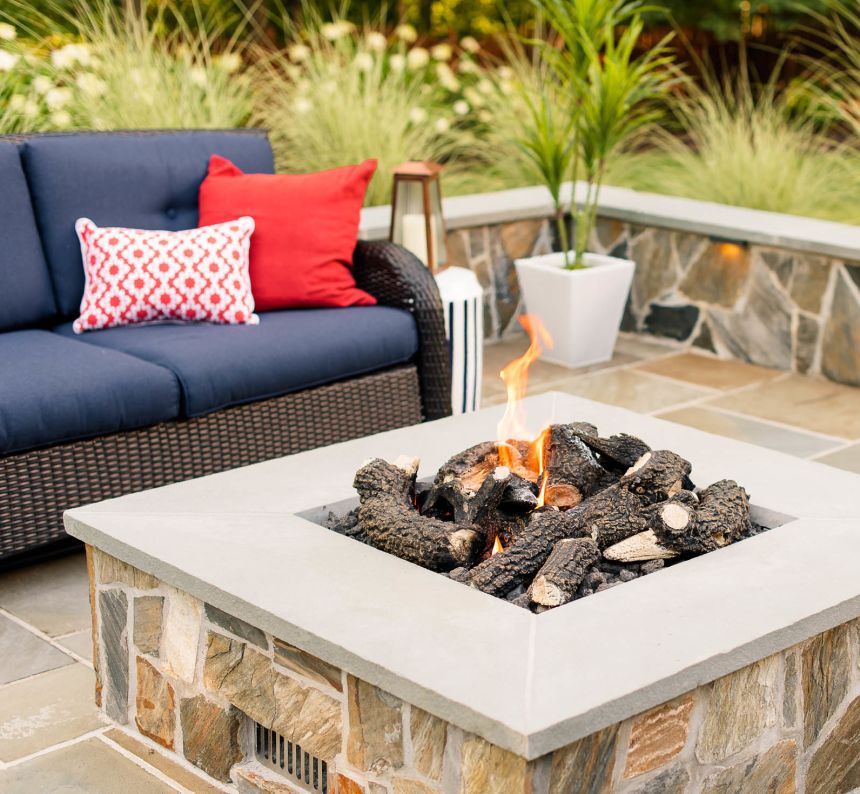 Square fire pit with sitting walls
