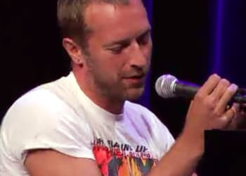 chris-martin-onstage-at-apple-event-sept-2010-o2-640×427