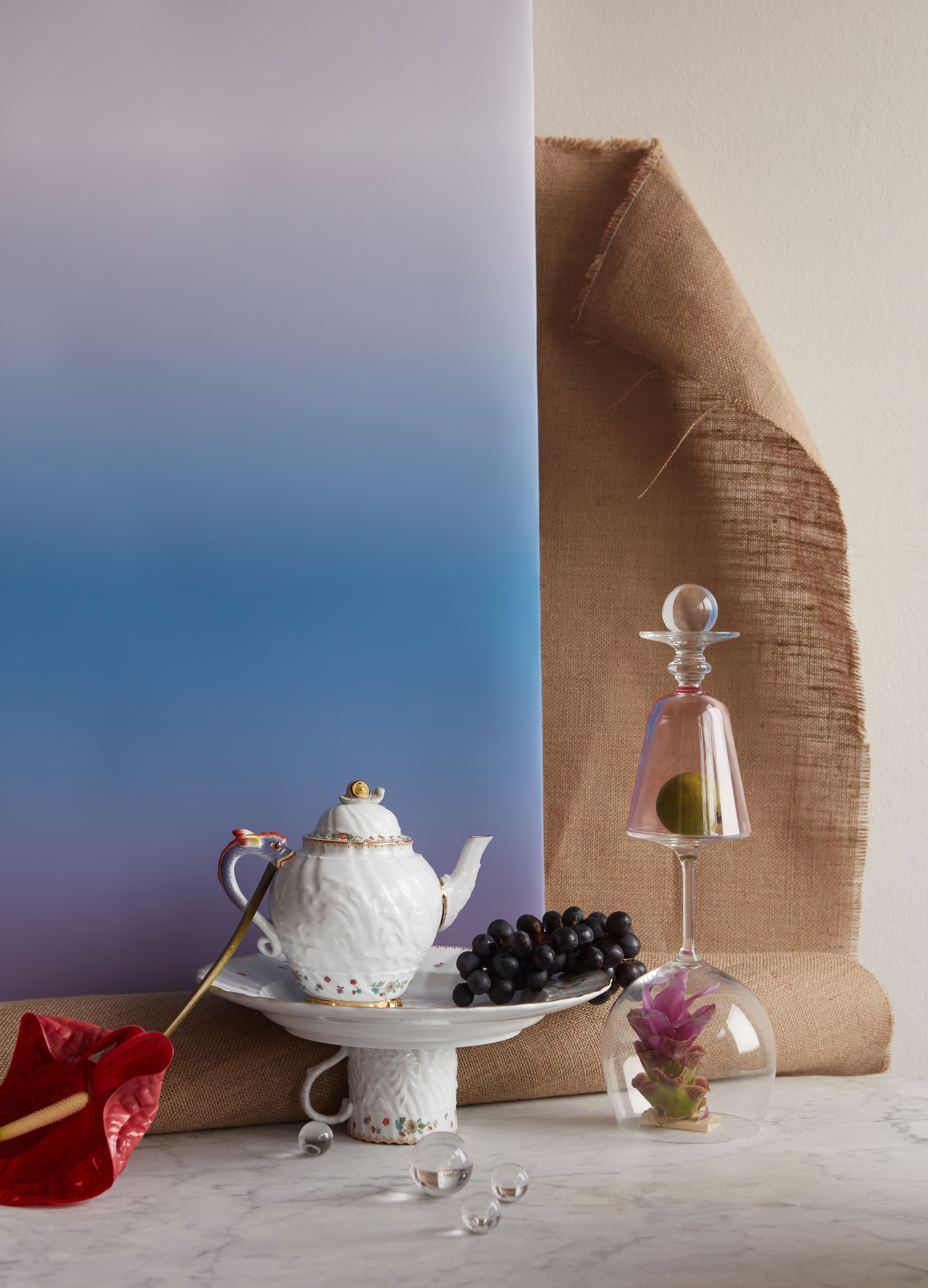 40_meissen_schwan_gestreute_blumchen_1704_ret