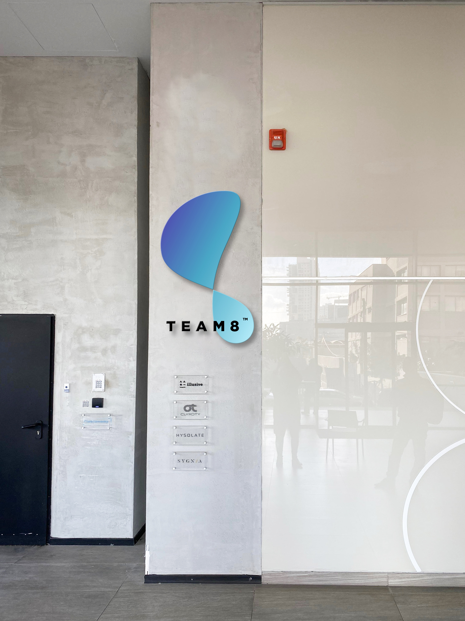 team8_enterance_sign_01