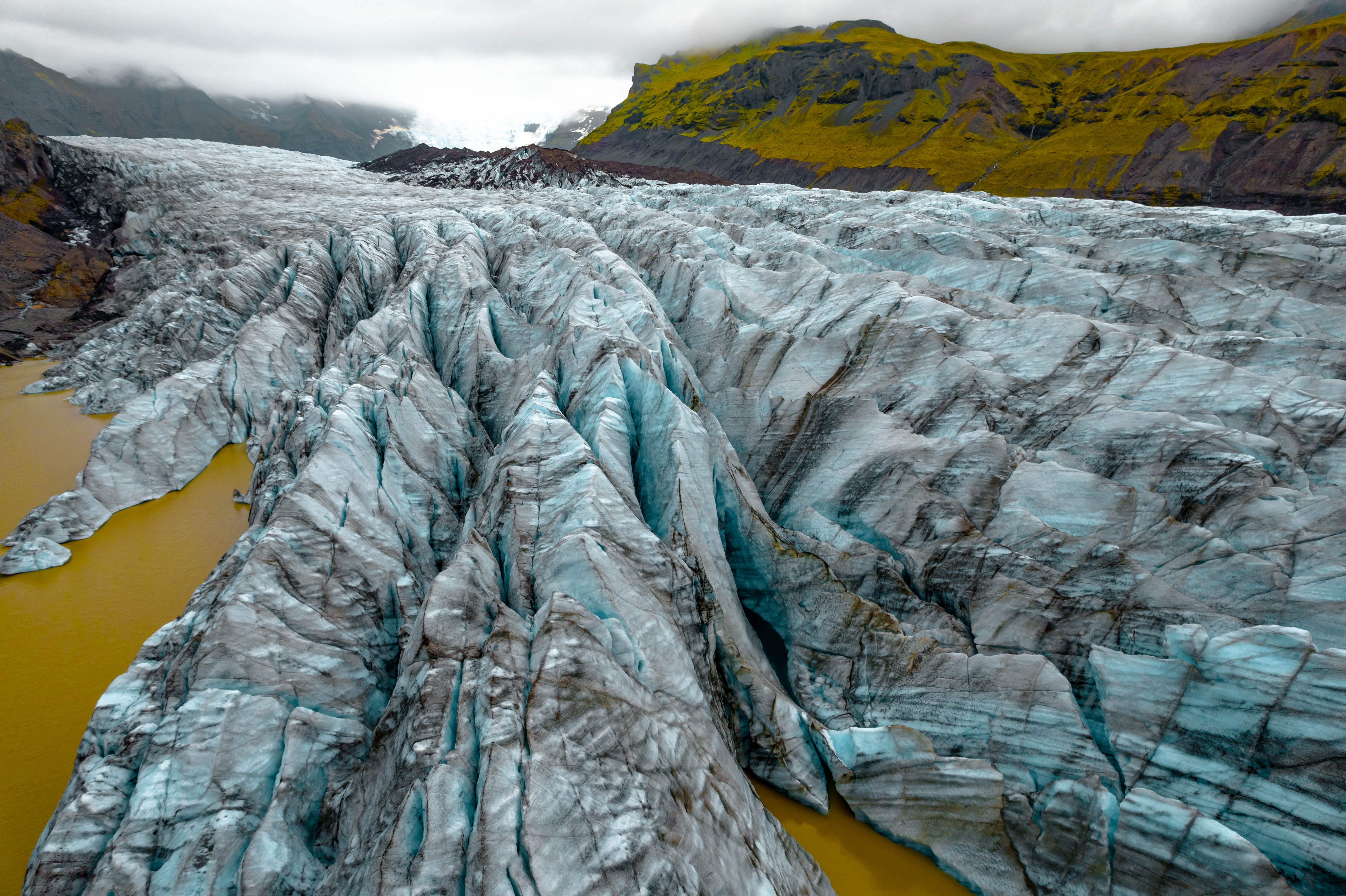 brand_close-view-with-drone-of-the-svinafellsjokull-glacier-with-dramatic-landsc