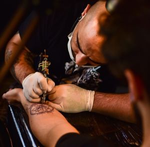 BRAVI Scalp Micropigmentation is completely different from getting a tattoo on your head. Find out why.