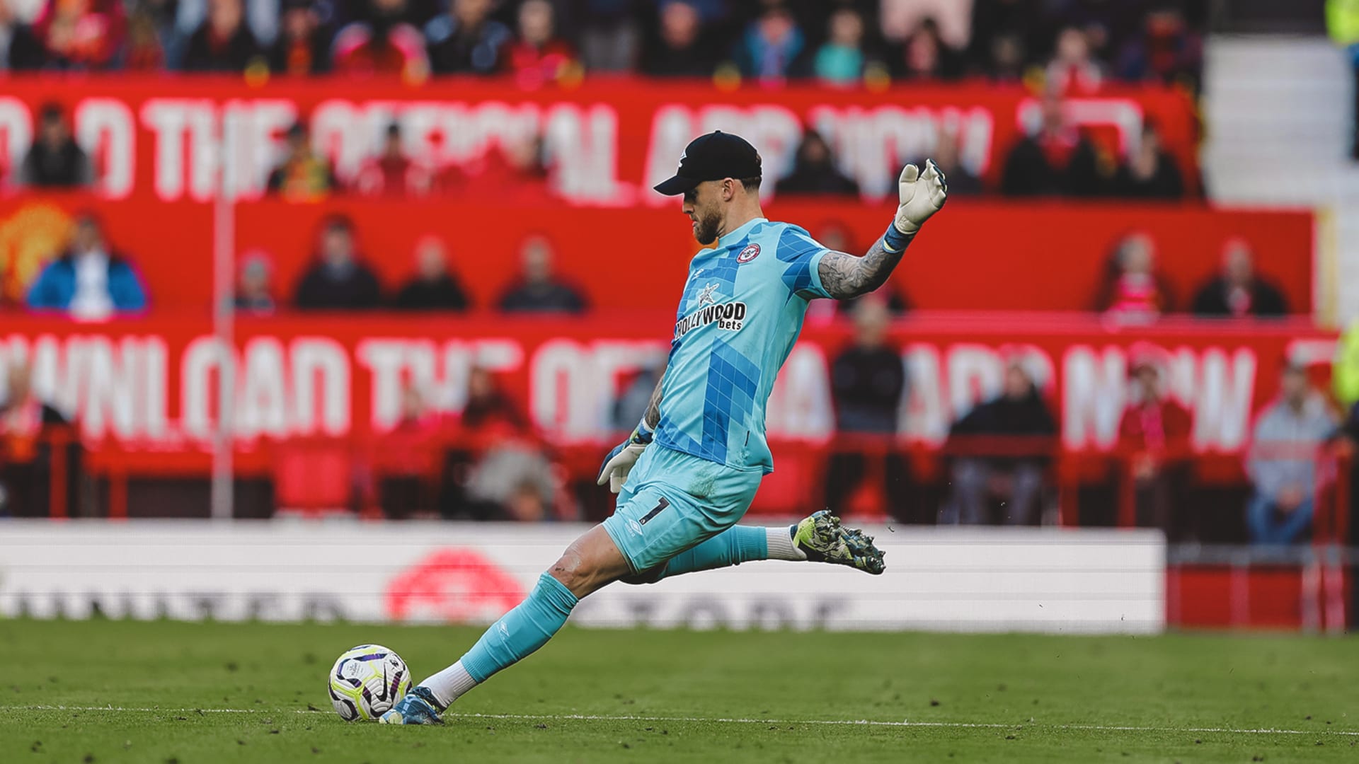 Mark Flekken v Manchester United away
