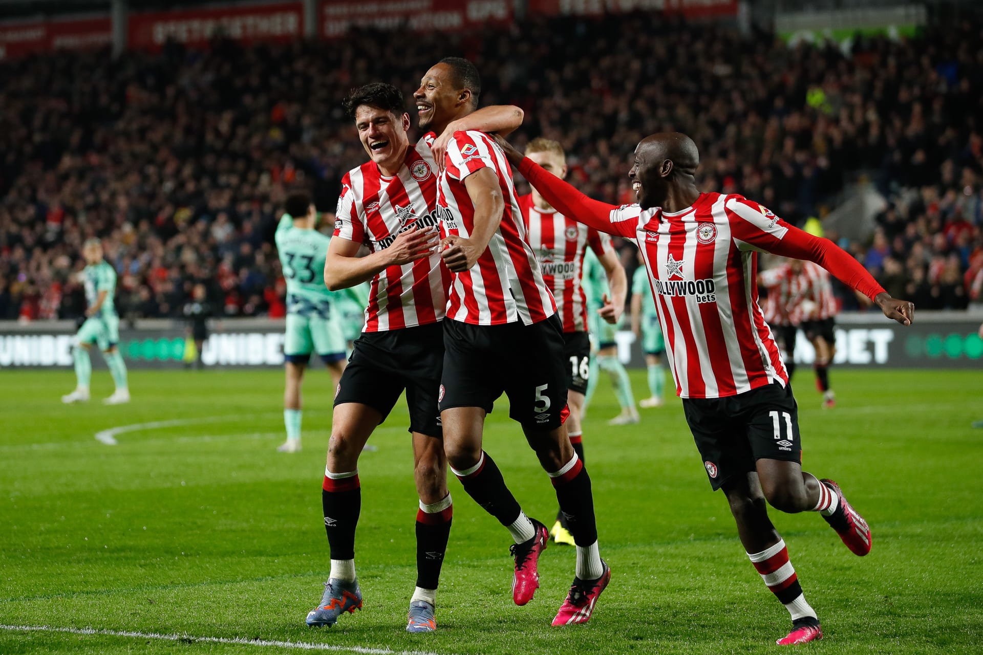 Pinnock celebration v Fulham