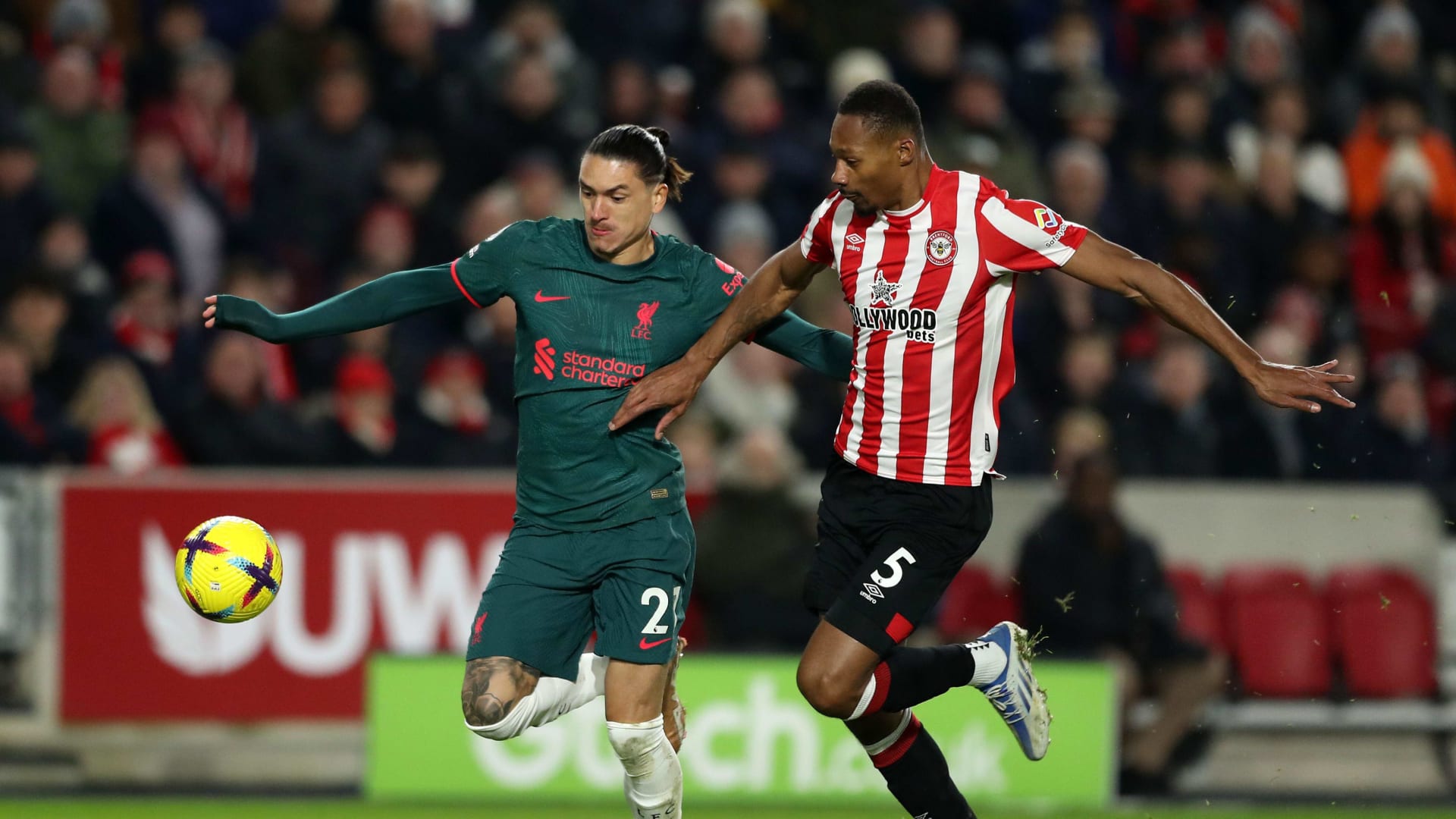 Ethan Pinnock v Darwin Nunez - Brentford v Liverpool