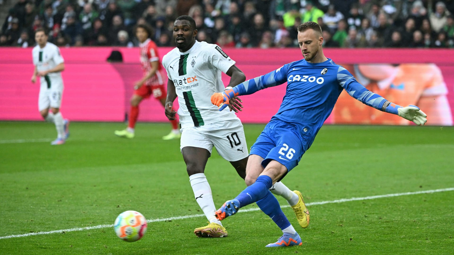 Mark Flekken v Marcus Thuram - Freiburg v Monchengladbach
