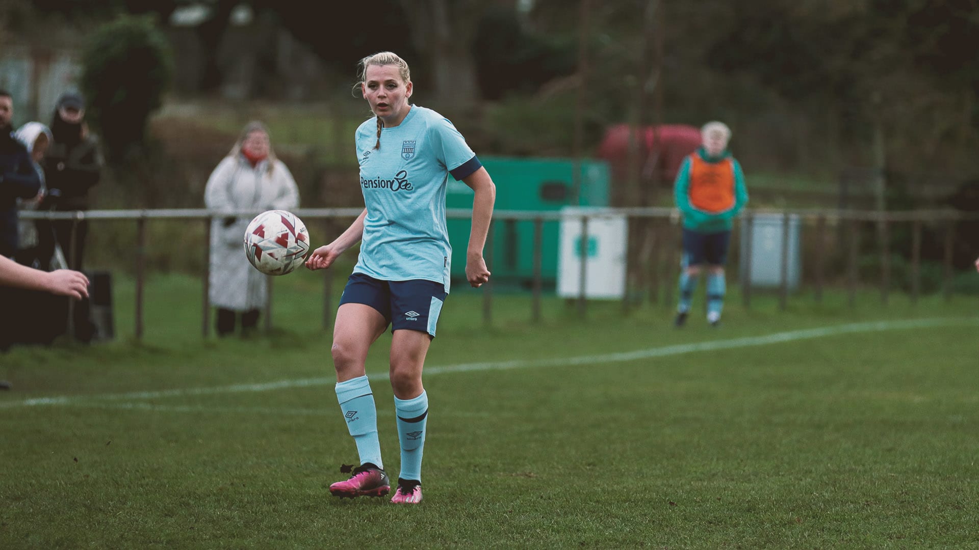 Kirsty Matthews v Welling United