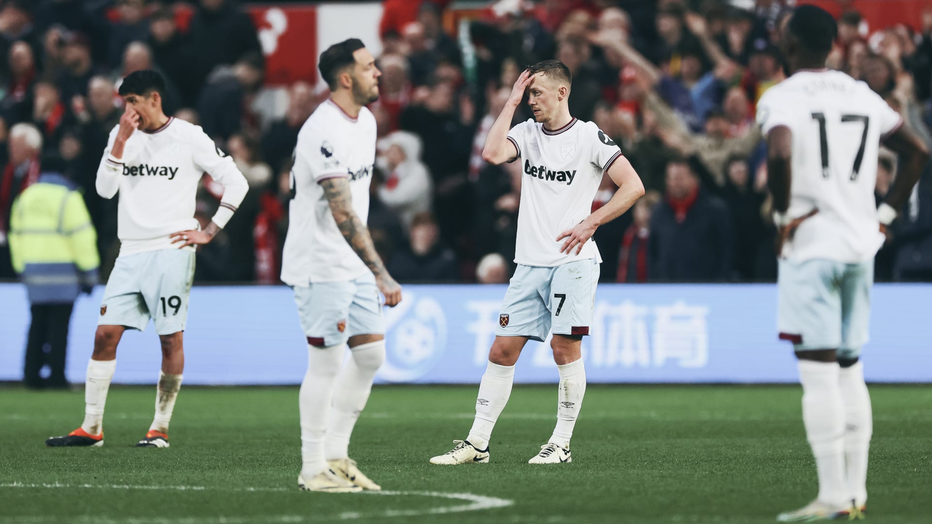 West Ham players dejected 