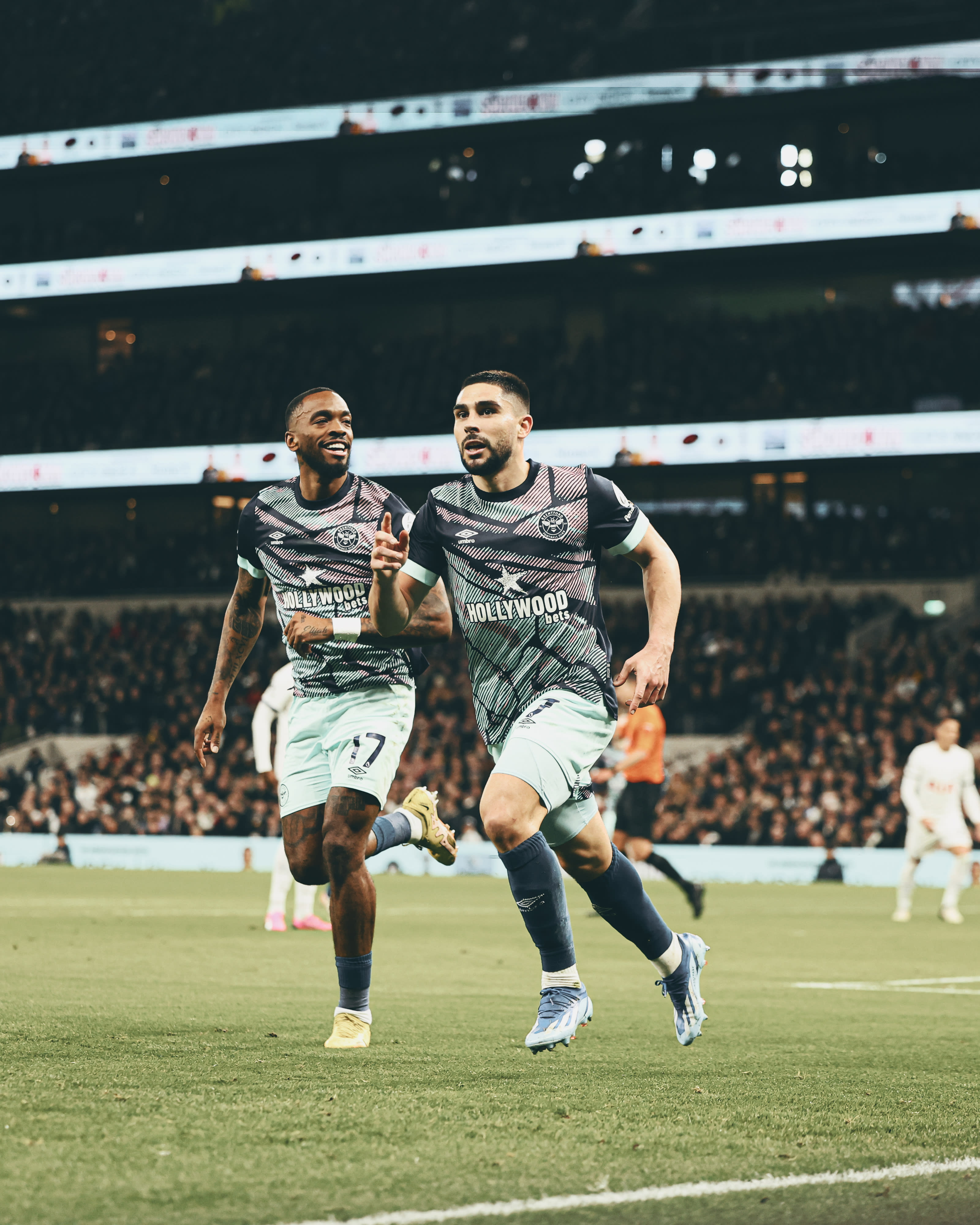 Maupay Spurs Goal Celebration