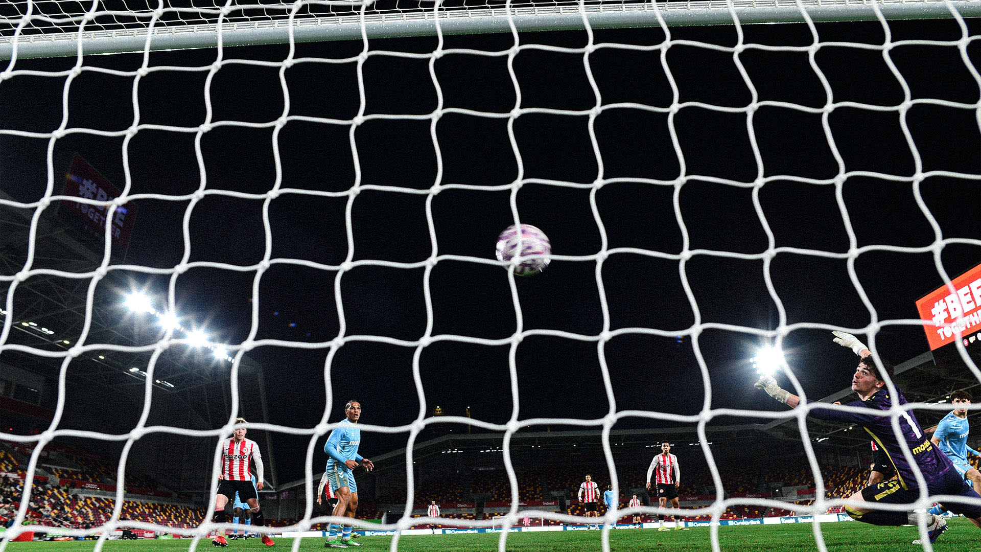 Brentford_goal_v_Coventry_City_rfm57t