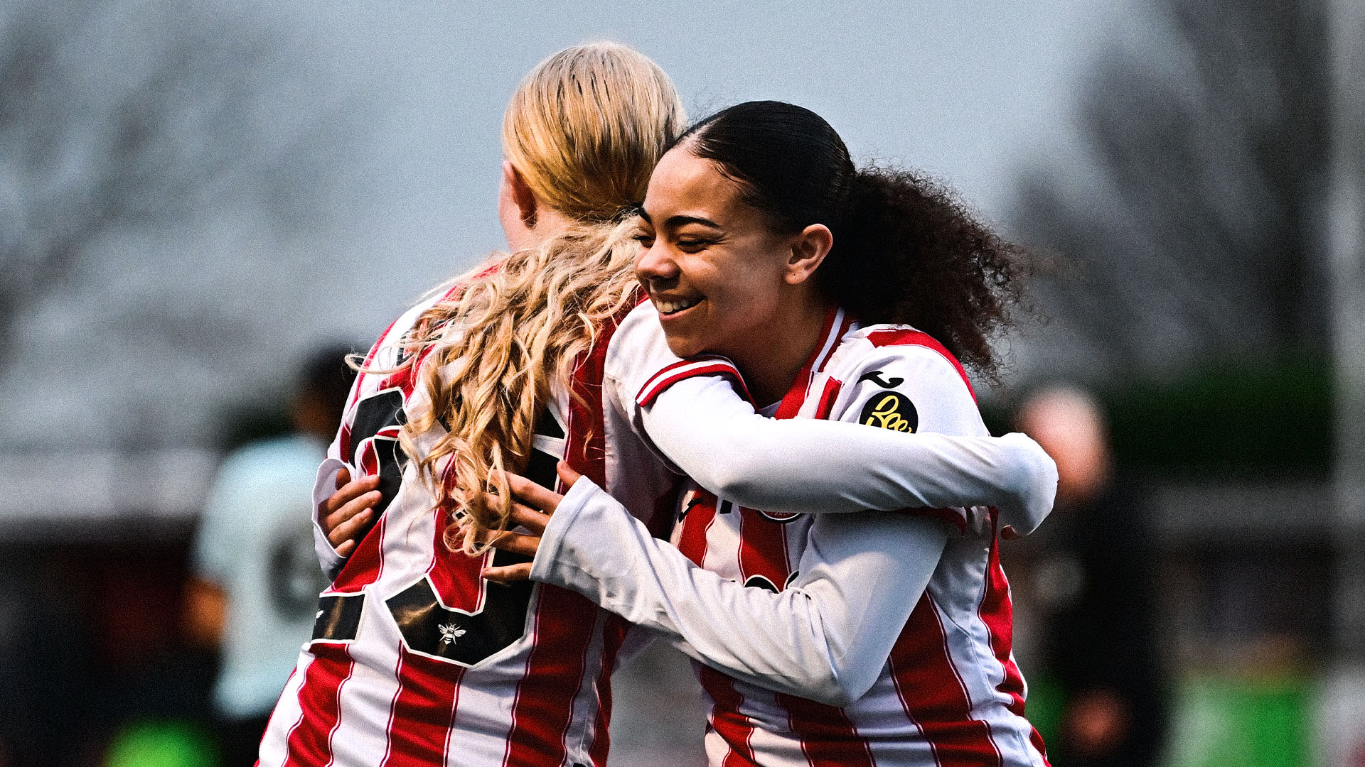 Chelsie_and_Ilana_v_Ebbsfleet_United_xwprxt