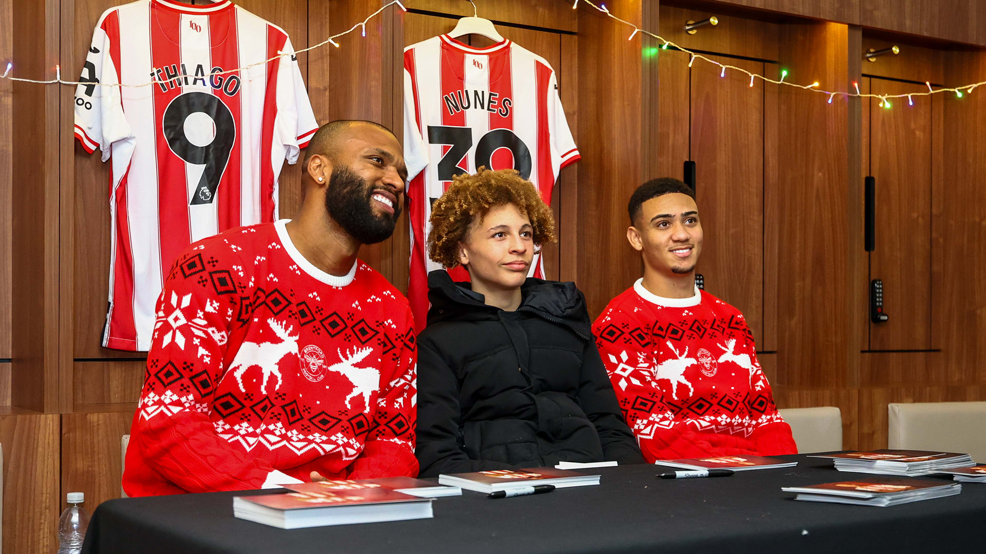 Christmas_with_the_Bees_image_fsvlcx