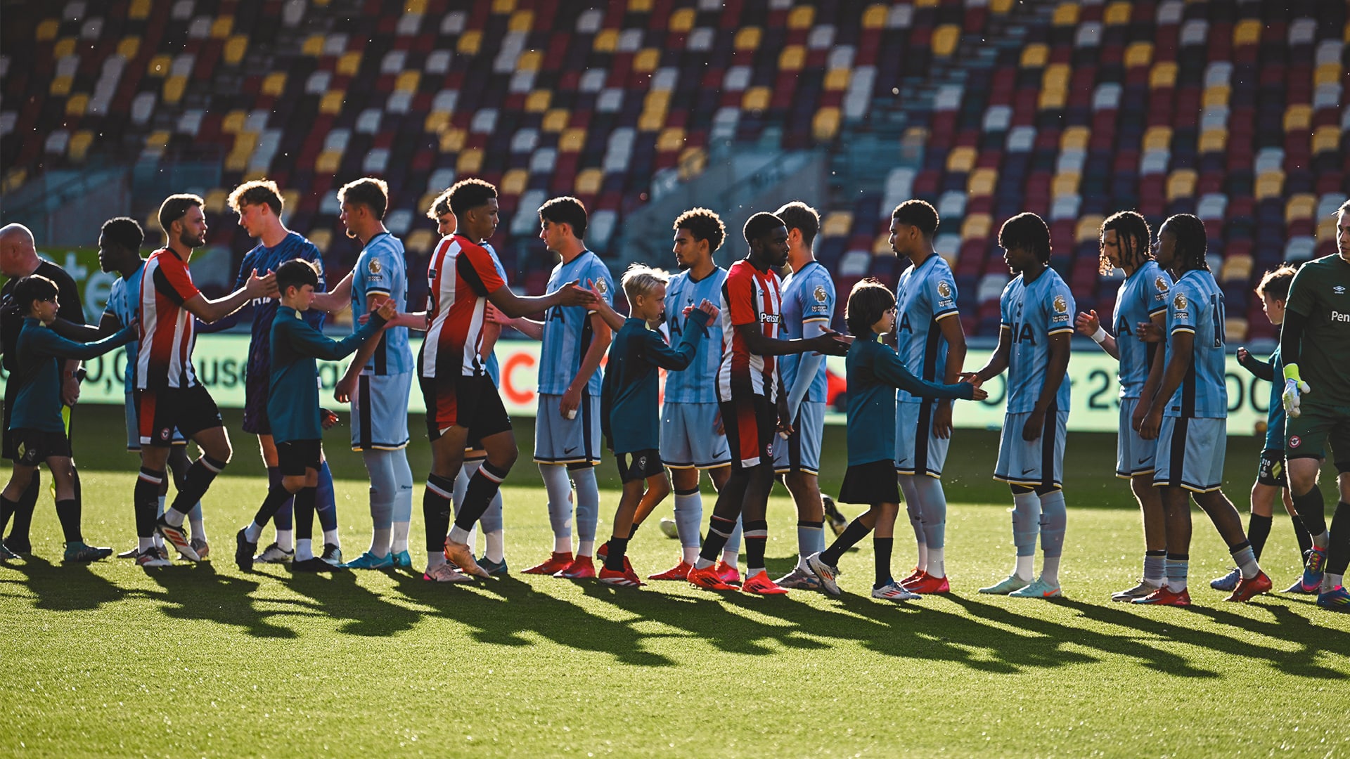 Handshakes_v_Spurs_U21s_dgxdtl