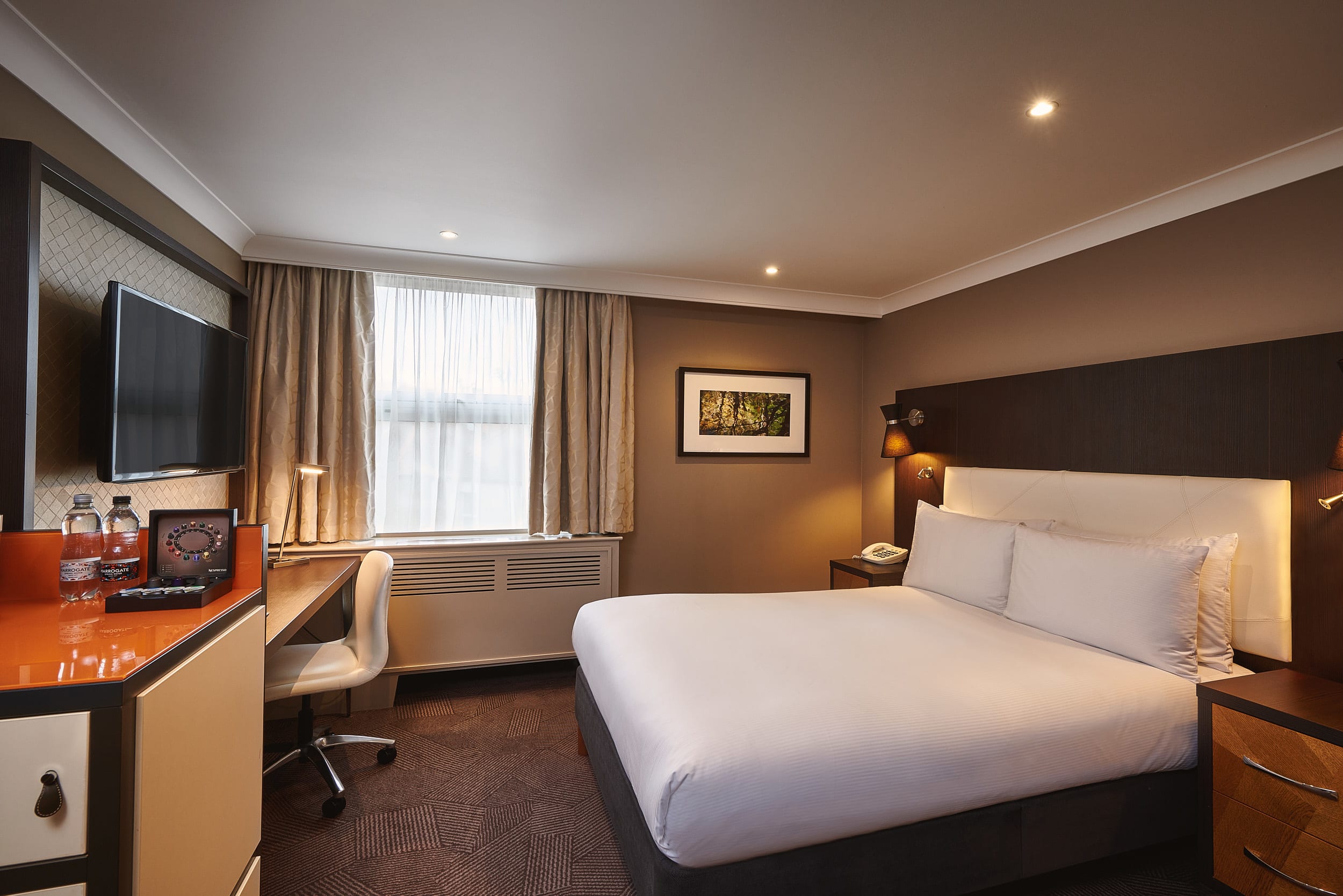 HiltonDoubleTreeEaling1061a_m74gd1