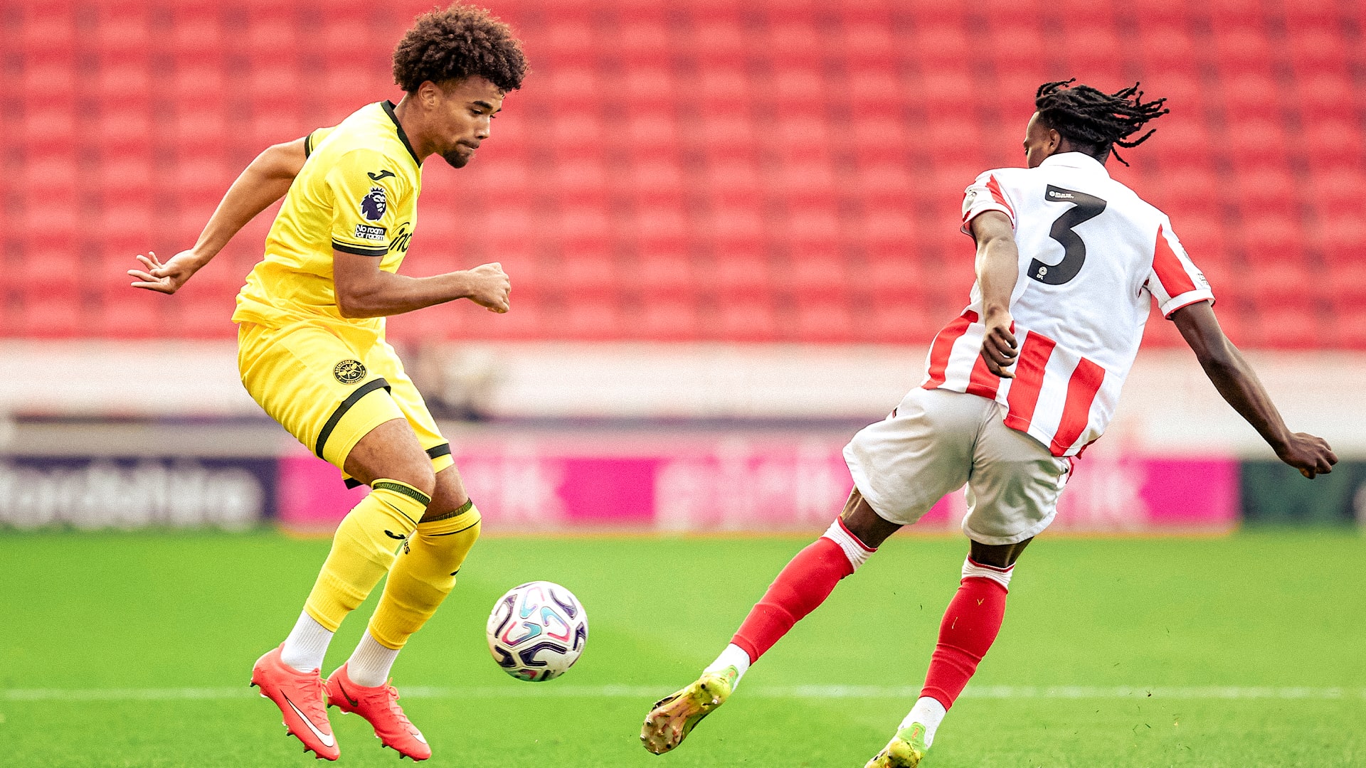Joseph_Wheeler-Henry_v_Stoke_City_uy3hyo