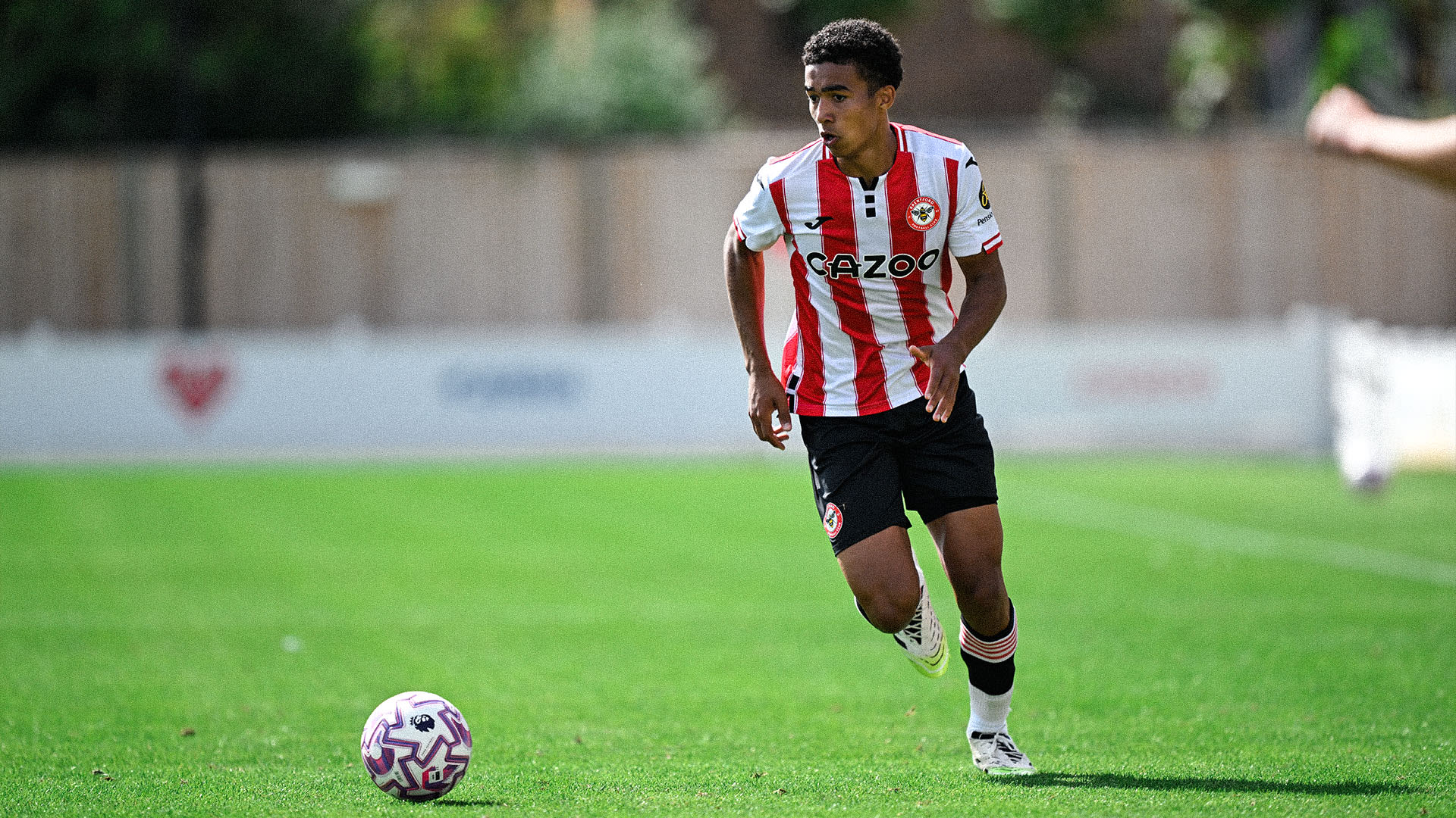 Luka_Bentt_v_Sheffield_United_rt6tlo