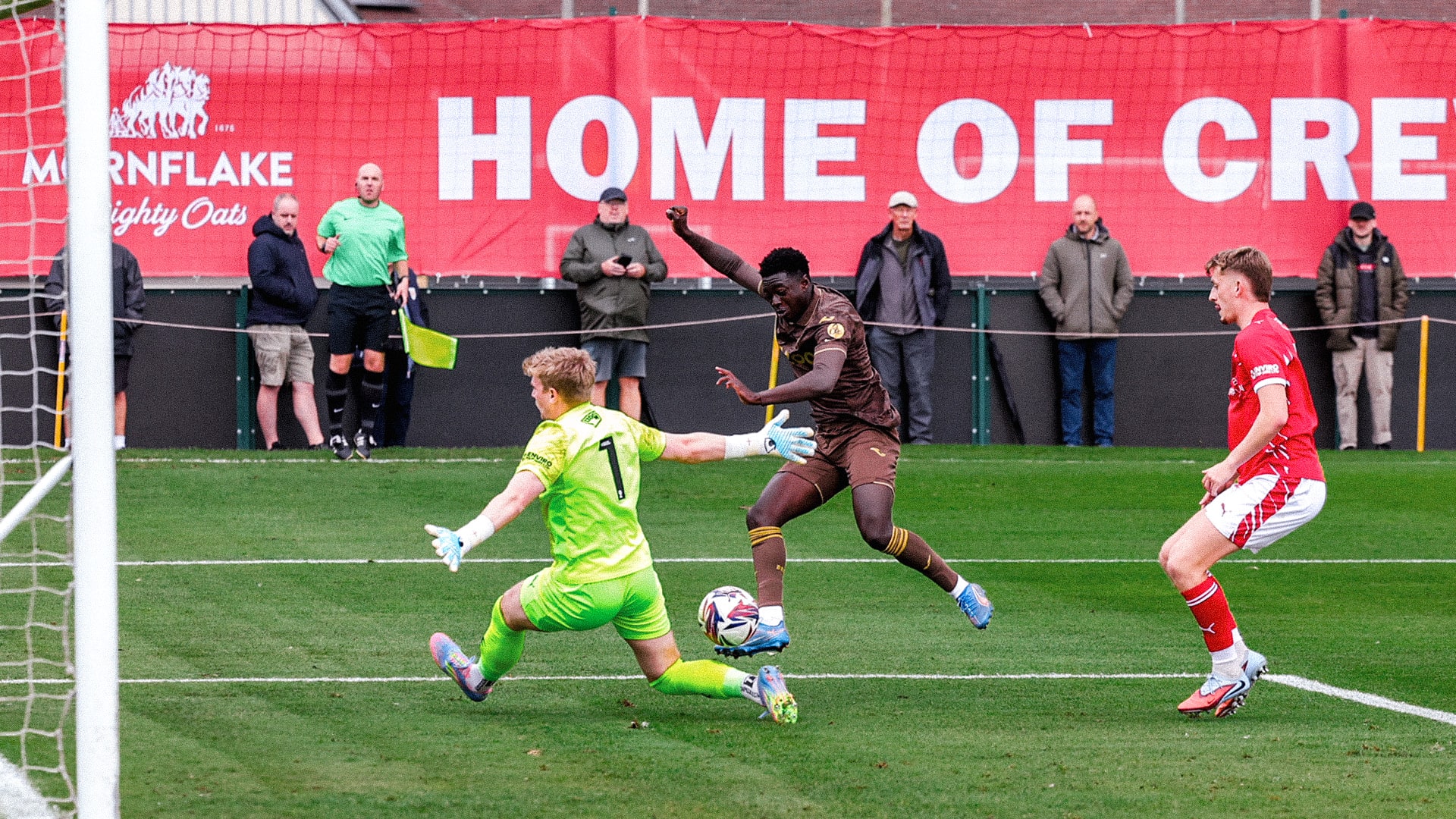 Michael_Olakigbe_v_Crewe_a_gtfe0i