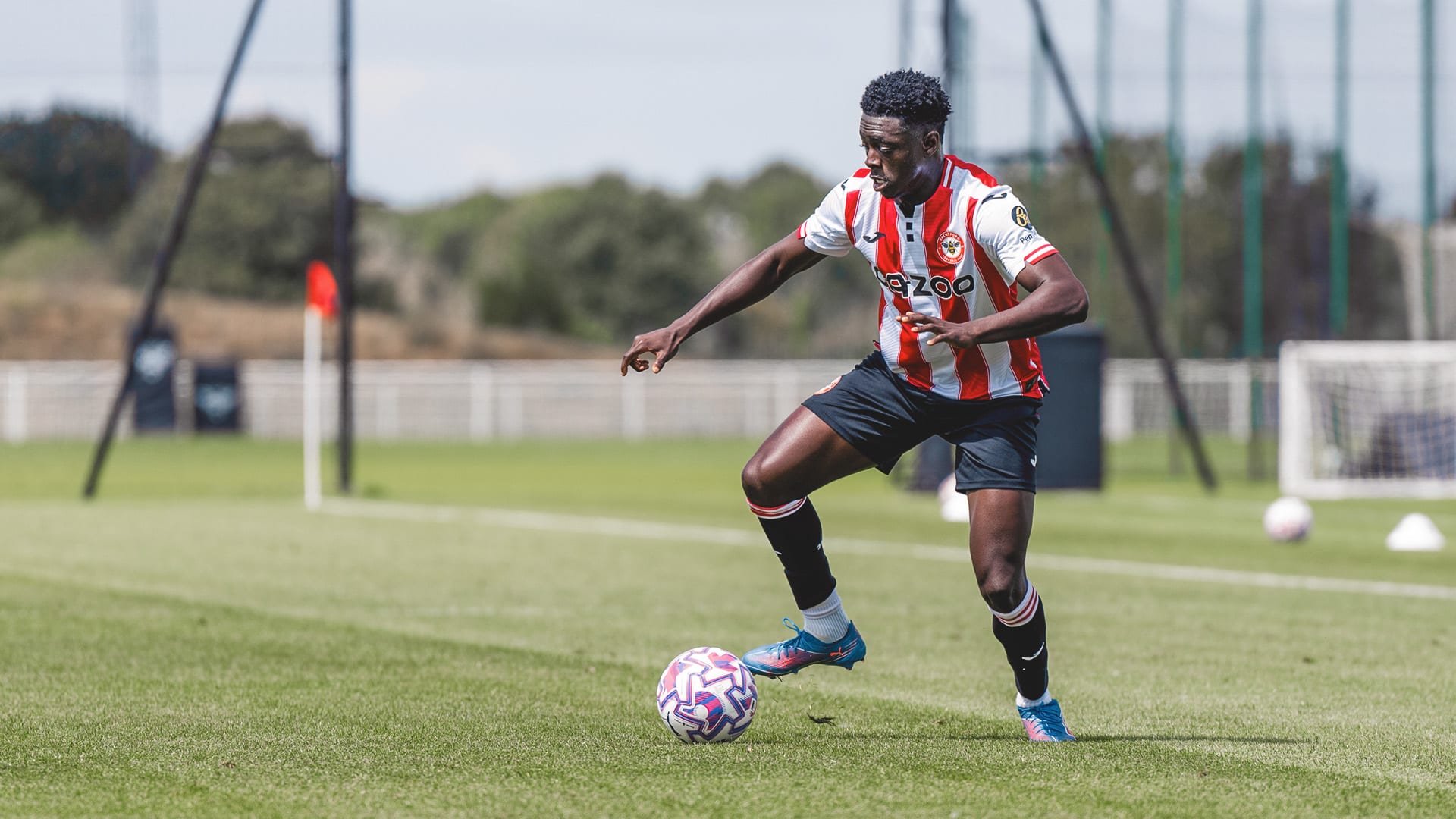 Michael_Olakigbe_v_Wimbledon_pre-season_diigsh