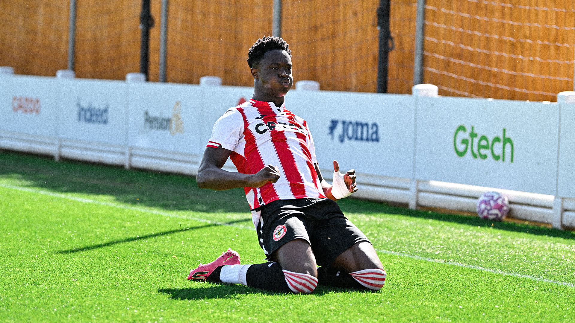 Michel_Boni_v_Cardiff_City_xnapa6