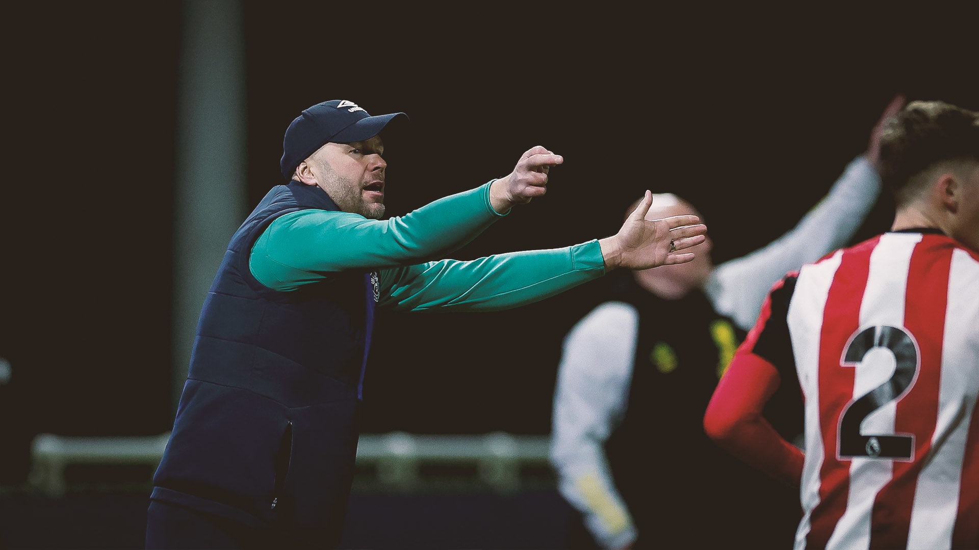 Neil_Macfarlane_touchline_v_Leicester_21s_PL_Cup_nu3itj