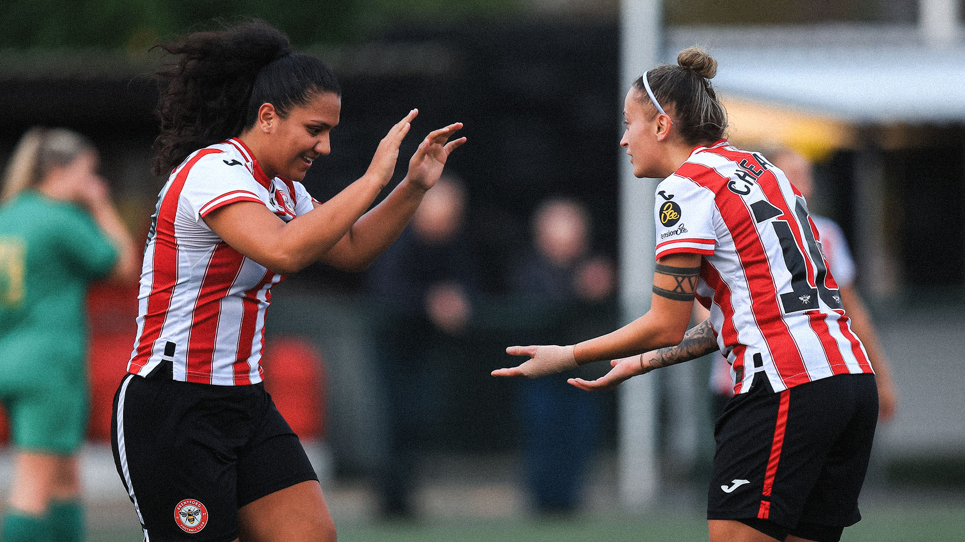 Paula_Holguin_Ashley_Cheatley_v_Sevenoaks_Town_o2oxe8