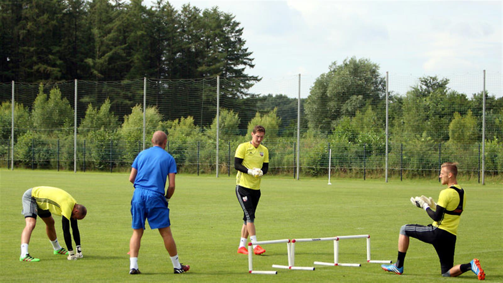 Simon Royce on Daniel Bentley, pre-season, and the battle for the number one shirt