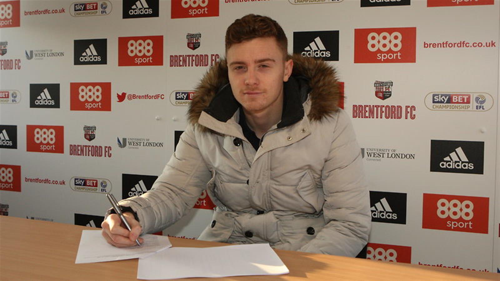 Lewis Macleod signs contract extension