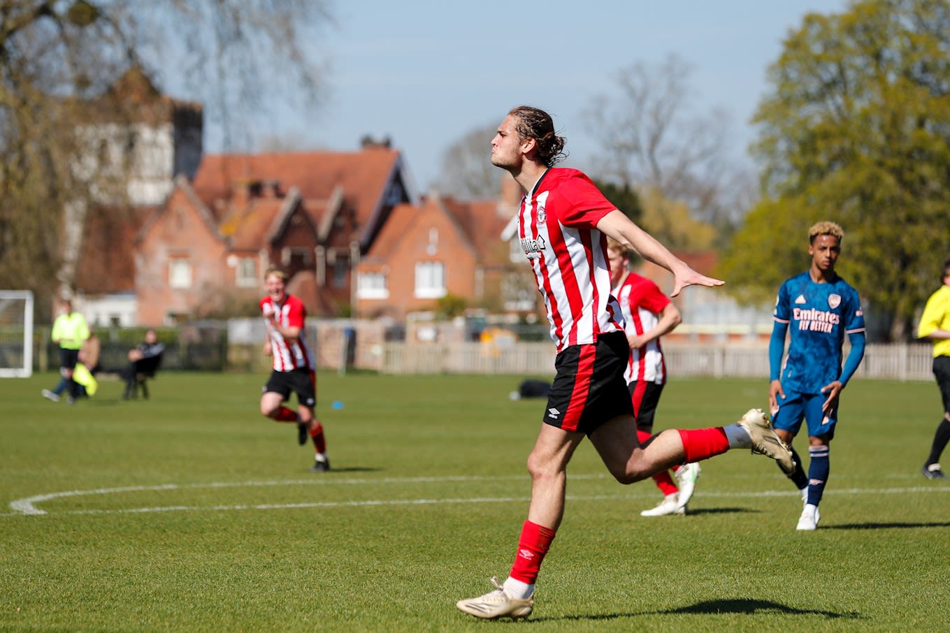 Aaron Pressley signs new Brentford B contract