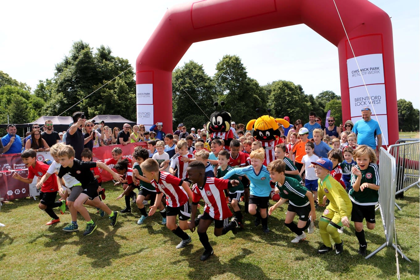 Hundreds of people take part in The Brentford Challenge