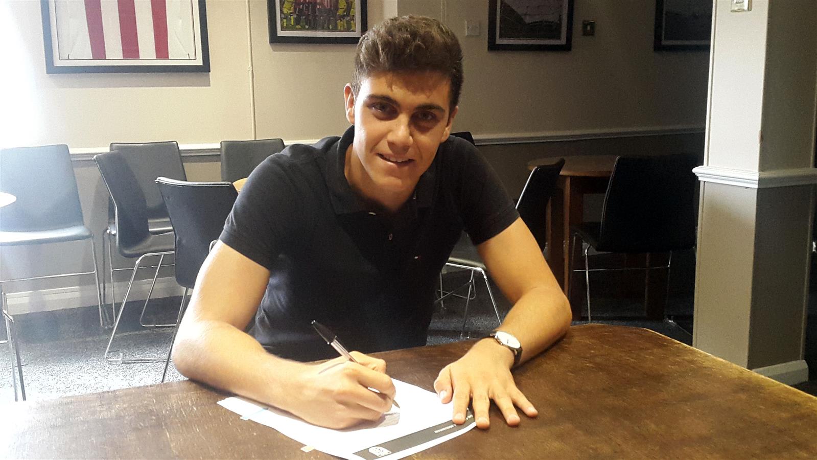Marc Río signs for Brentford B
