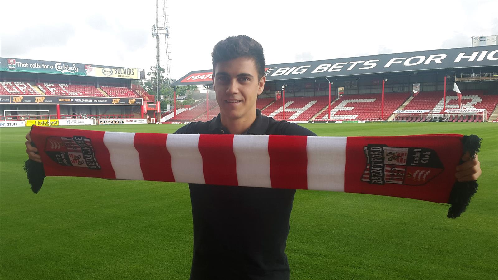 Marc Río happy to take 'important opportunity' with Brentford