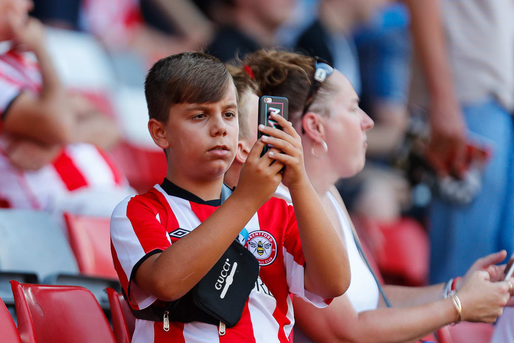 https://www.brentfordfc.com/siteassets/images/events/2019-20/20190824---charlton-fans/20190824-144627-0031.jpg