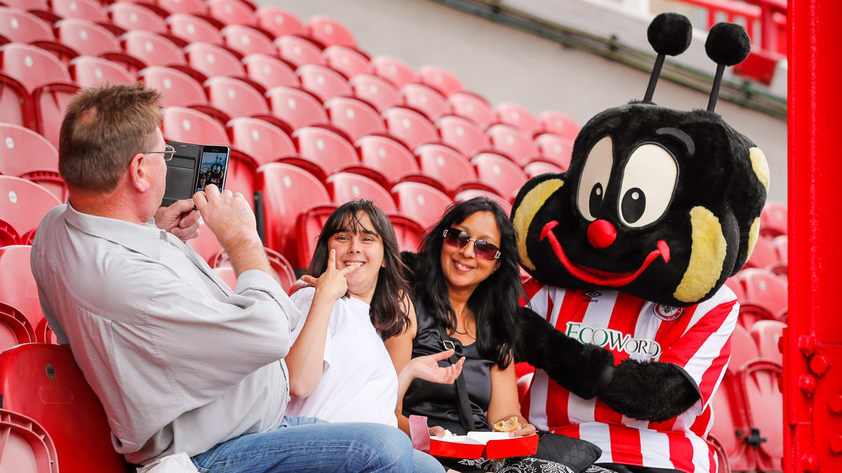 https://www.brentfordfc.com/siteassets/images/events/2019-20/20190831---derby-non-match/20190831-142015-19289.jpg