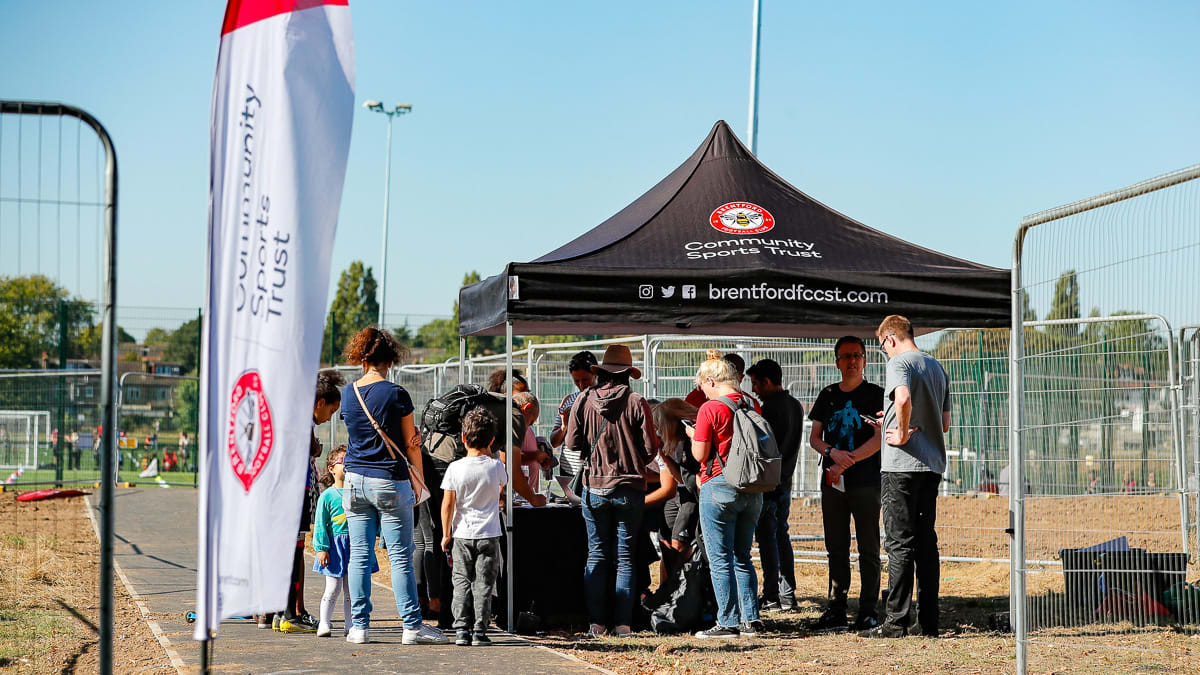 https://www.brentfordfc.com/siteassets/images/events/2019-20/20190921---cst-gunnersbury-sports-hub/20190921-111421-2003.jpg