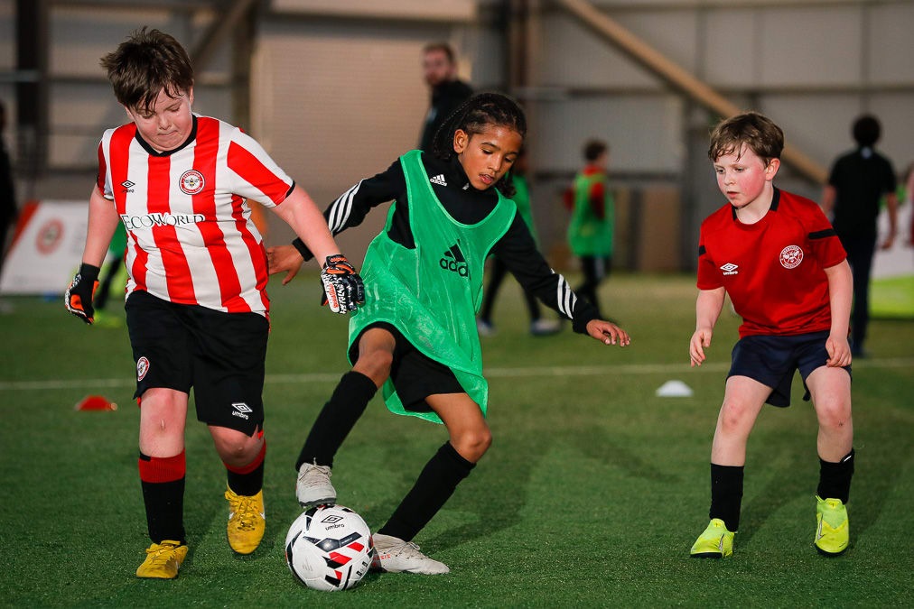 https://www.brentfordfc.com/siteassets/images/events/2019-20/20200218---meet-the-players/20200218-161450-0007.jpg