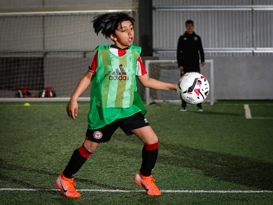 https://www.brentfordfc.com/siteassets/images/events/2019-20/20200218---meet-the-players/20200218-163519-0029.jpg