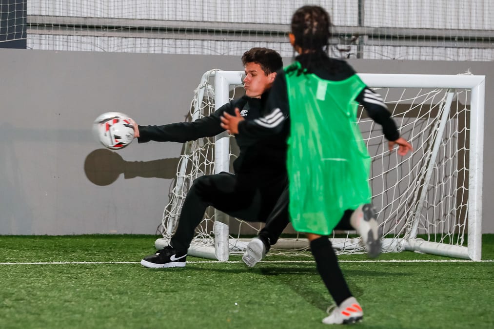 https://www.brentfordfc.com/siteassets/images/events/2019-20/20200218---meet-the-players/20200218-164353-0038.jpg