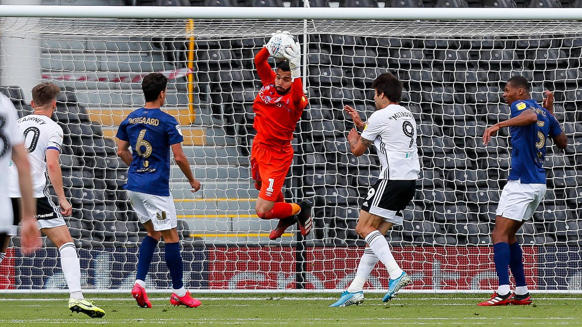 https://www.brentfordfc.com/siteassets/images/football/2019-20/first-team-games/20200620---fulham/20200620-135244-52-0100.jpg