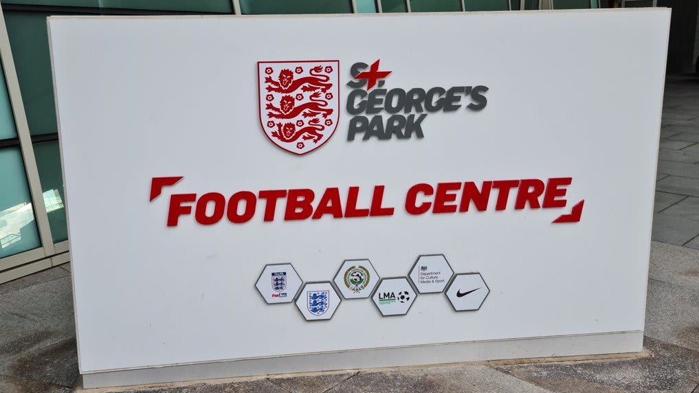 https://www.brentfordfc.com/siteassets/images/football/2020-21/first-team/training/20200822---st-georges-day-one/20200822_184142.jpg