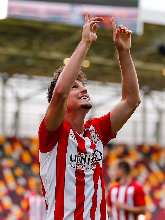 https://www.brentfordfc.com/siteassets/images/football/2020-21/first-team-games/20200901---oxford/20200901-161230-15-0100.jpg