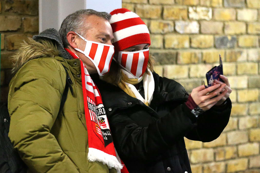 https://www.brentfordfc.com/siteassets/images/football/2020-21/non-match/20201209---derby-fans/20201209-183528-1012.jpg
