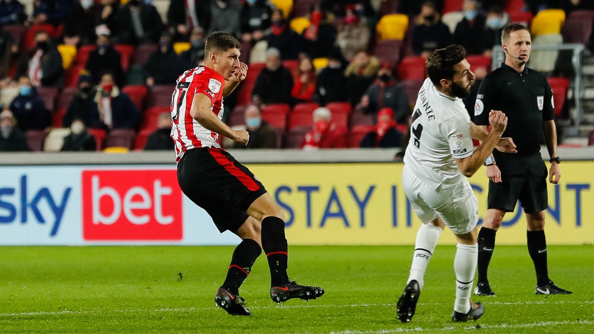 https://www.brentfordfc.com/siteassets/images/football/2021-22/collections/vitaly-janelt-50-games/20201209-194931-0006.jpg