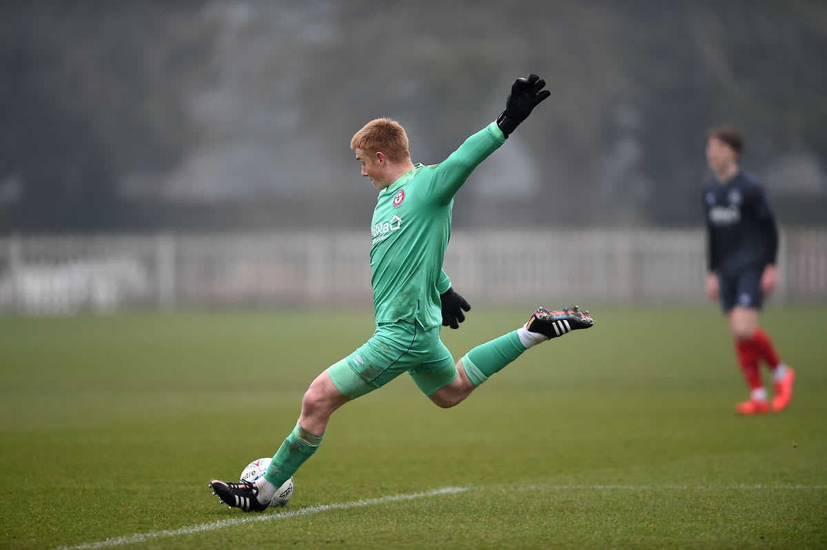 Nathan Shepperd signs new Brentford B contract