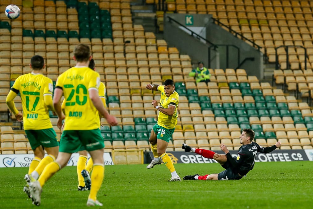 https://www.brentfordfc.com/siteassets/images/football/2020-21/collections/sergi-canos-200-games-extras/20210303-175550-0031.jpg