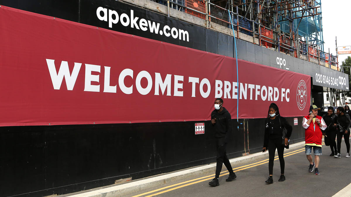 https://www.brentfordfc.com/siteassets/images/football/2021-22/non-match/20210813---arsenal-stadium/20210813-165114-1010.jpg