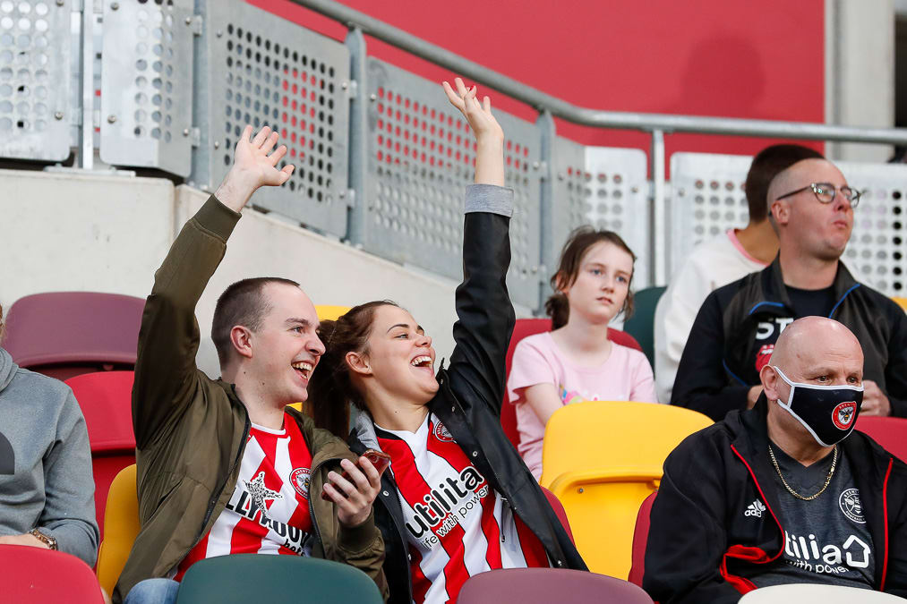 https://www.brentfordfc.com/siteassets/images/football/2021-22/non-match/20210824---fgr-fans/20210824-193612-1049.jpg