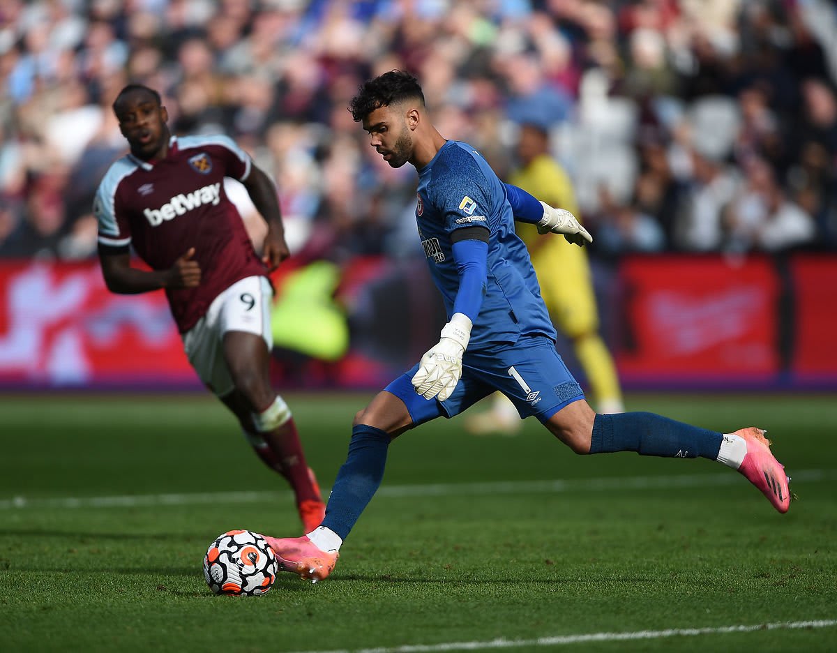 https://www.brentfordfc.com/siteassets/images/football/2021-22/first-team-games/20211003---west-ham/20211003-144307-04.jpg